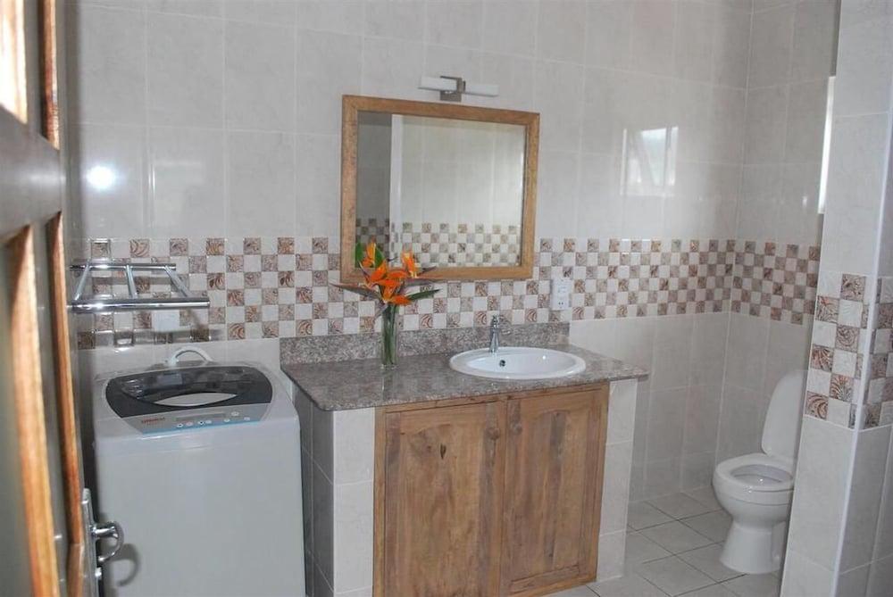 Apartamento de 140 m² con 4 habitación/es y 4 baño/s de uso privado, en Isla Mahé Anse Royale Exterior foto